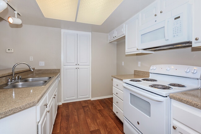 Building Photo - Wood Canyon Villas