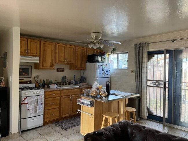 Foto del edificio - 1703 E 13th St