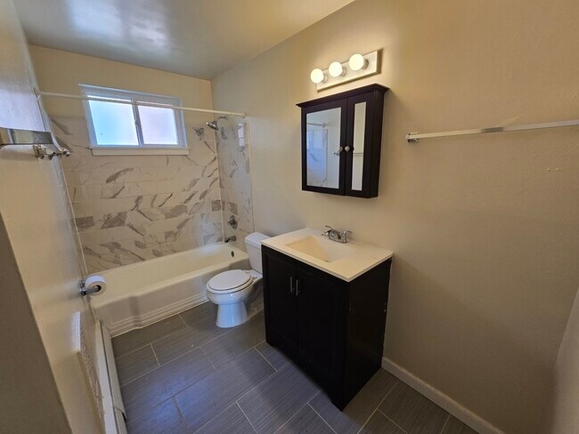 Foto del edificio - 3212 Ellwood Ave