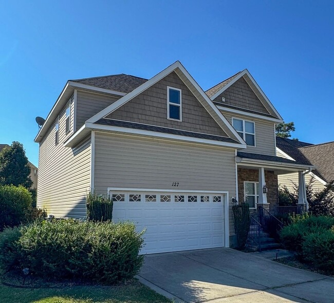 Building Photo - Stunning 4 Bed 2.5 Bath Home in Aberdeen