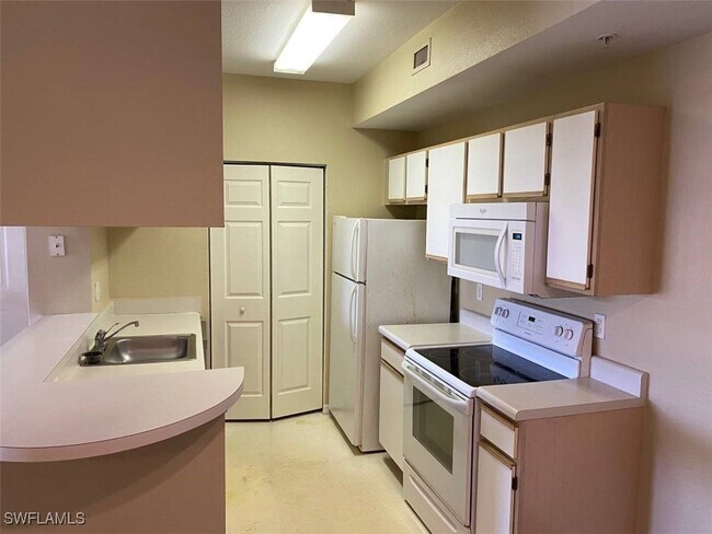 Building Photo - 6321 Aragon Way