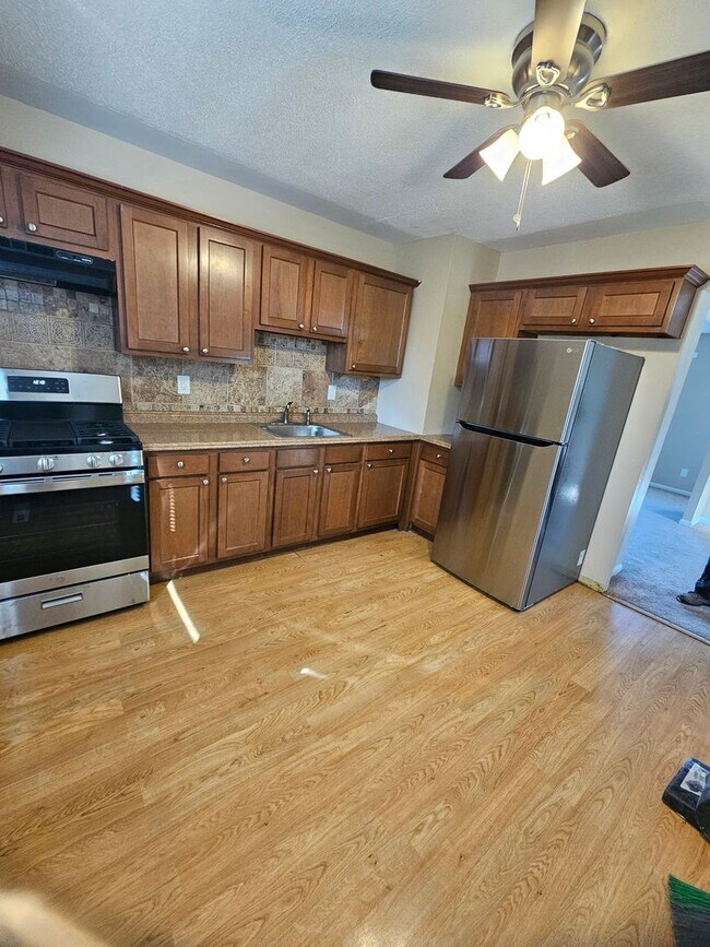 Building Photo - Delightful 4 bedroom 1.5 bath ranch home f...