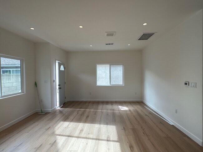 Sala de estar - 4917 W Flight Ave