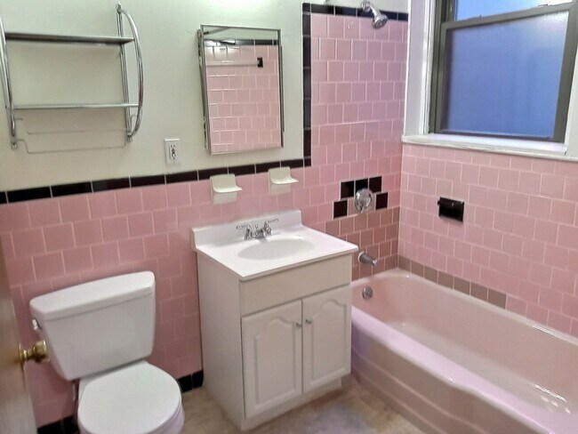 Foto del edificio - 1390 Beacon St