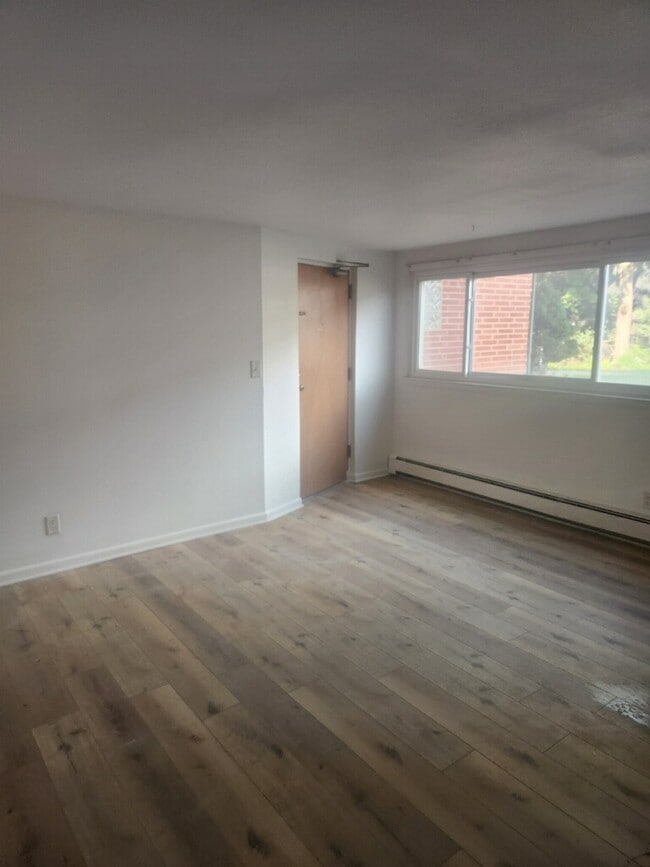 Entry Living room - 3213 Grand Ave