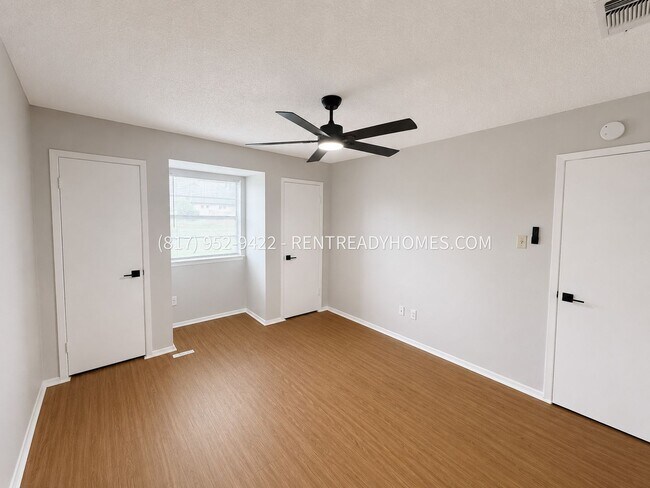 Building Photo - 6052 Holiday Ln