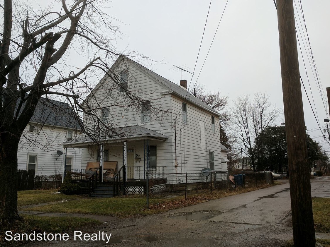213 Ave, Lorain, OH 44052