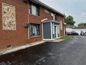 Building Photo - 7719 Roberts Rd