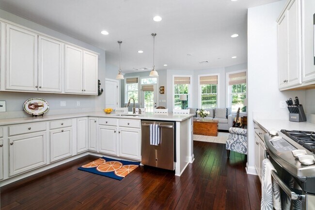 Foto del edificio - 115 Halsted Dr