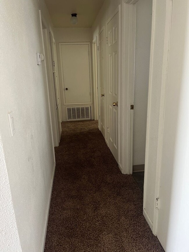 Foto del edificio - 1275 E Bellevue Rd