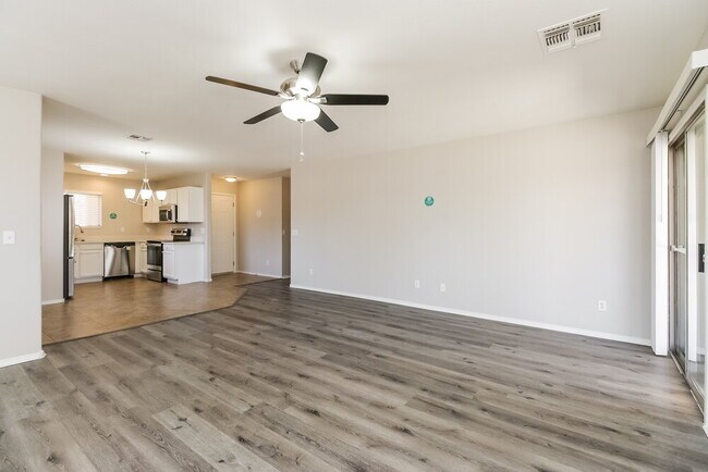 Building Photo - 1109 E Silversmith Trail