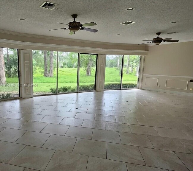 Foto del edificio - 4602 King Palm Dr