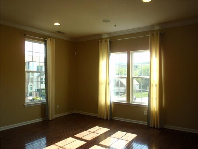 Foto del edificio - 325 Broadstone Dr