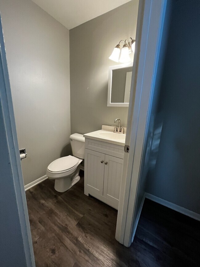 Foto del edificio - 6619 Hillside Ln
