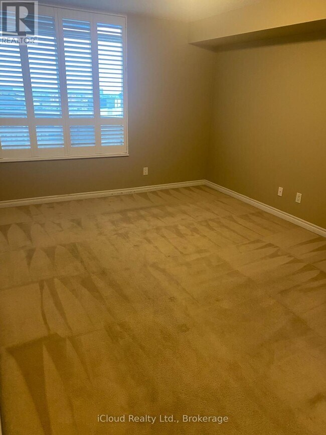 Photo du bâtiment - 3880 Duke of York Blvd