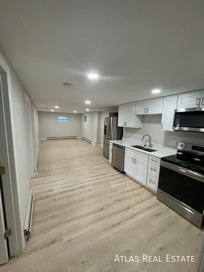 Building Photo - Berkley/Denver Home Ready for Rent!