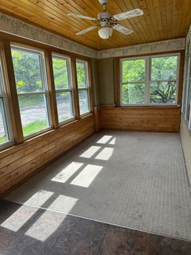 Foto del edificio - 630 N 16th Ave E