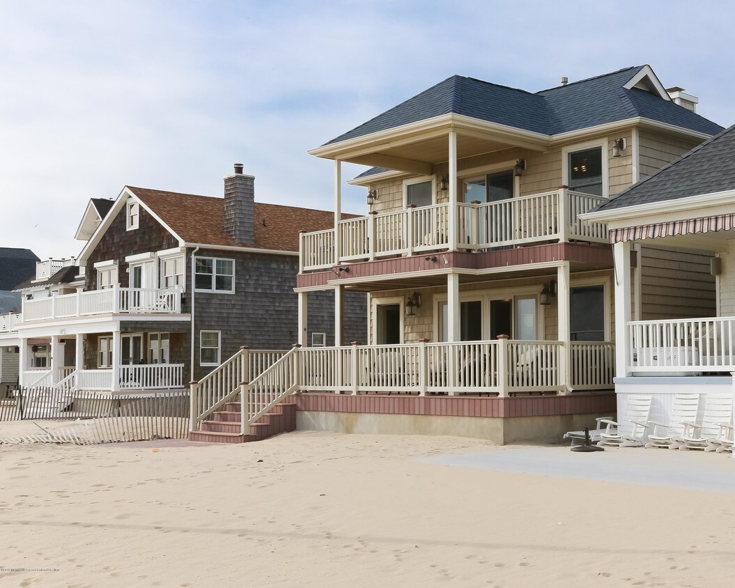 Primary Photo - 269 Beach Front