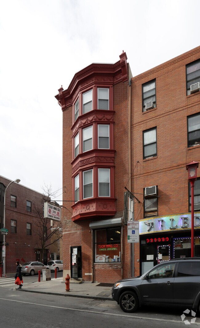 Building Photo - 218 N 10th St