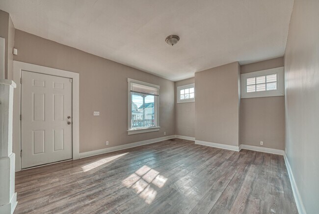 Building Photo - 921 Miller Ave