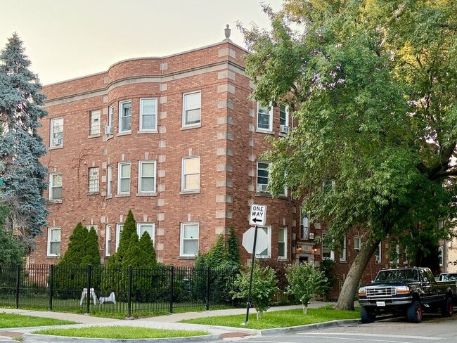 Building Photo - 2840 N Lockwood Ave