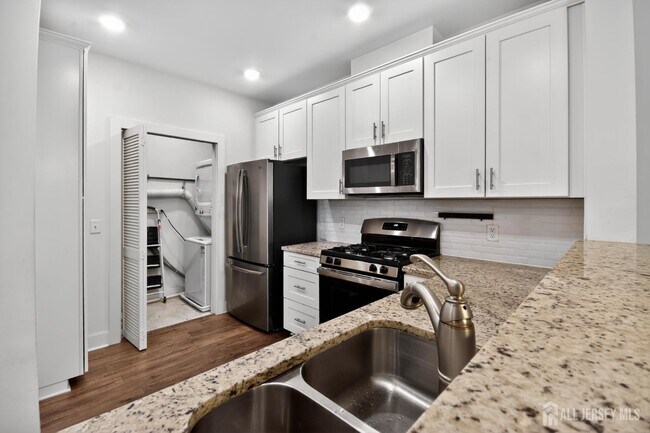 Foto del edificio - 626 Marion Ln