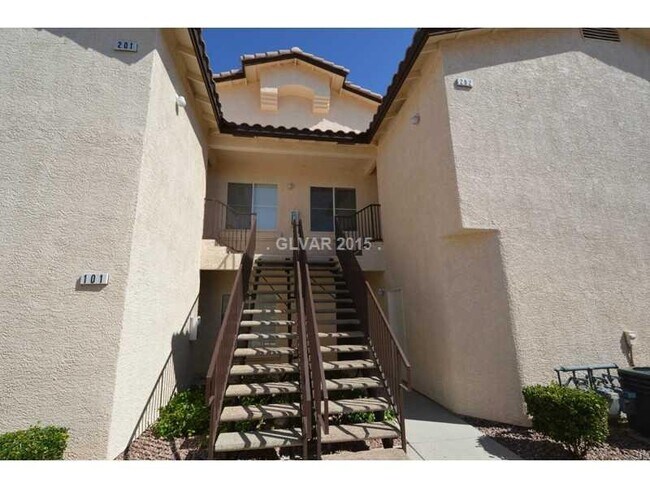 Foto del edificio - 2 Bed/ 2 Bath upstairs Condo in Guard Gated Painted Desert