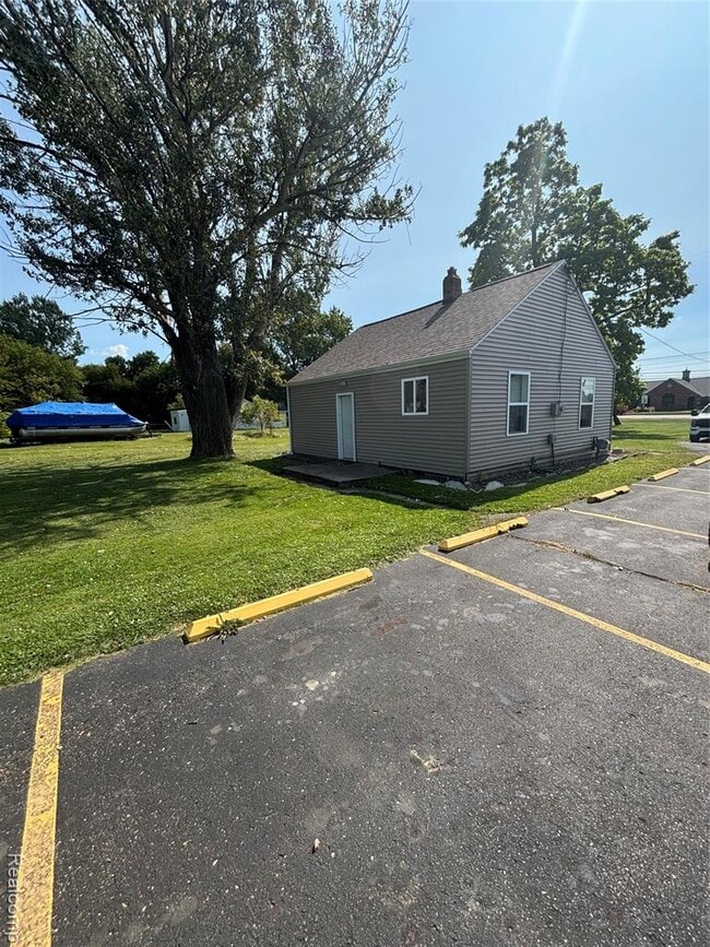 Building Photo - 9047 Davison Rd