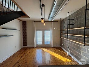 Building Photo - 3205 N Davidson St