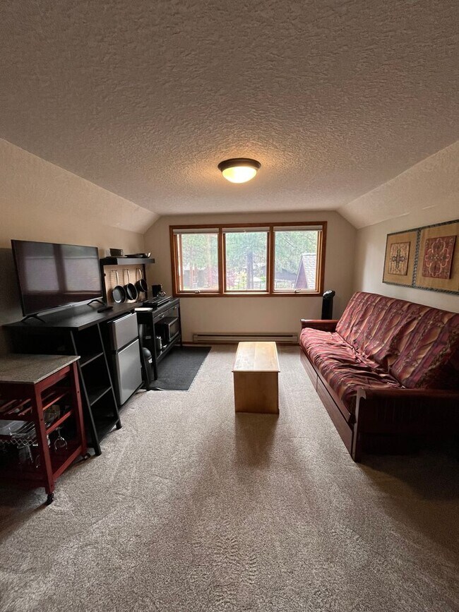 Foto del edificio - Quaint 1-bdr/1-bath private apartment with...