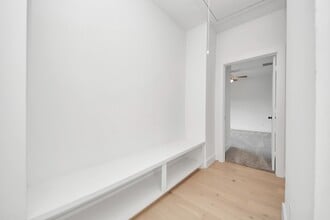 Building Photo - 615 Oakley St