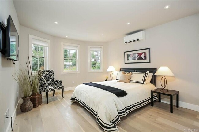 Foto del edificio - 457 Warburton Ave