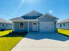 Building Photo - 2884 N 24th Ave Building Photo - 2884 N 24th Ave