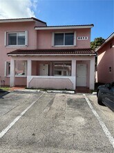 Building Photo - 8013 Lake Dr