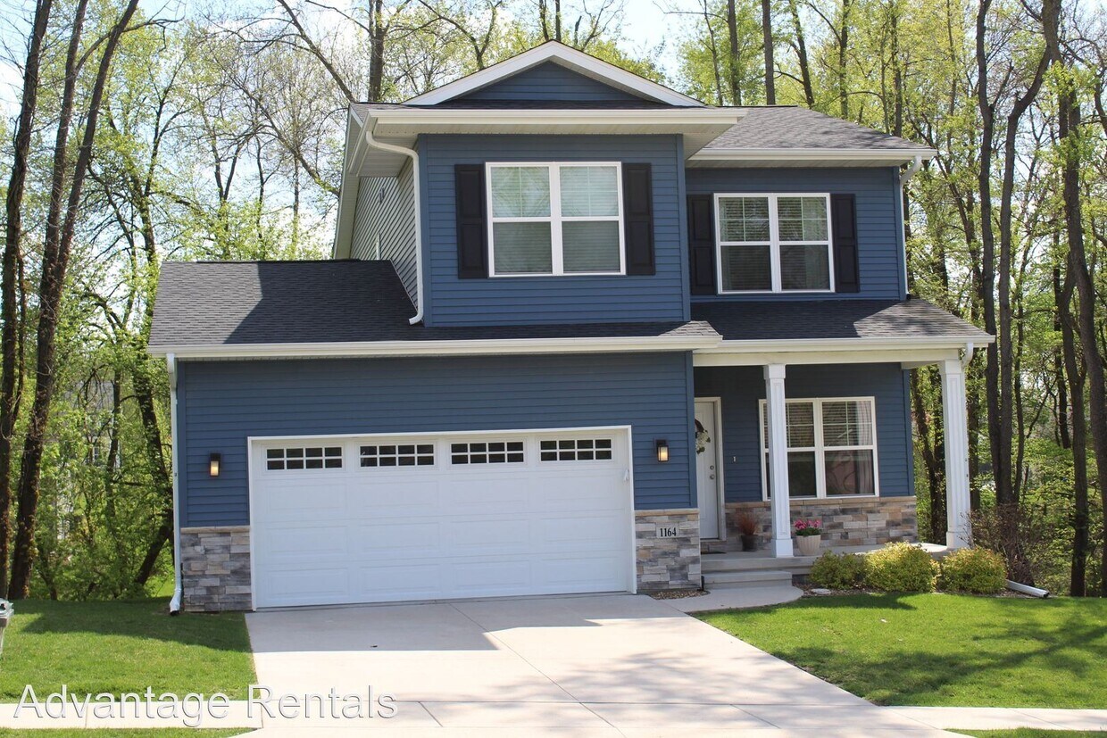Primary Photo - 4 br, 3.5 bath House - 1164 Manitou Trail