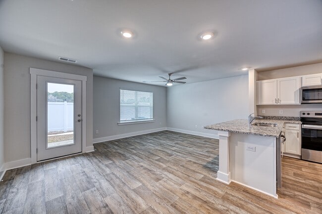 Building Photo - 103 S Grassland Rd