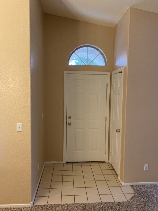 Building Photo - Beautiful 3 Bedroom 2 Bath House