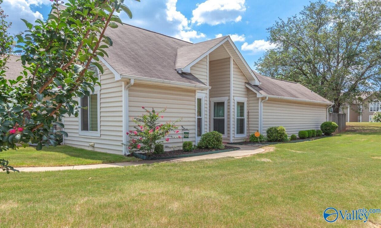 Primary Photo - 100 Lily Ct