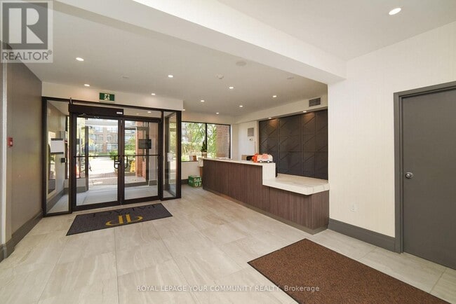 Building Photo - 1270 Maple Crossing Blvd