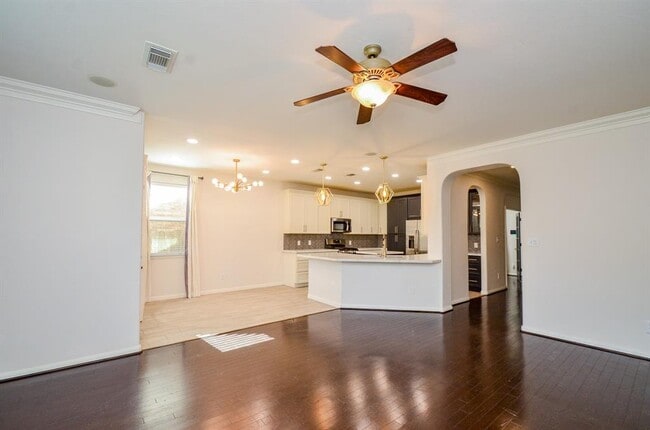 Building Photo - 7015 Baitland Dr