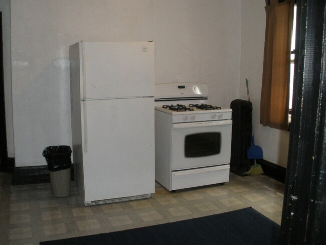 Foto del edificio - 3372 N Oakland Ave