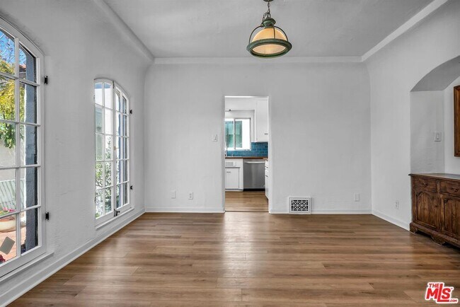 Building Photo - 316 S Wetherly Dr