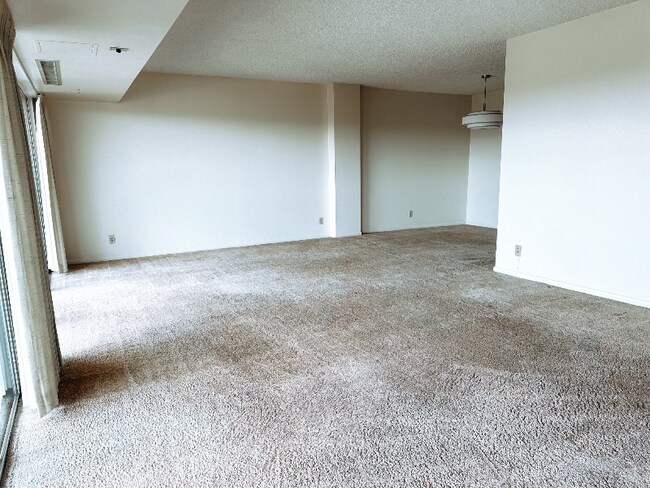 Building Photo - 411 Lakewood Cir