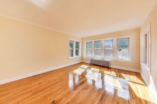 Foto del edificio - 5015 N Springfield Ave