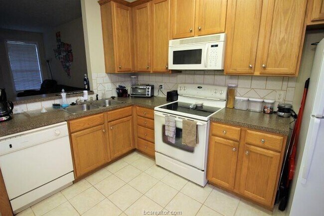 Building Photo - 3526 Farah Dr