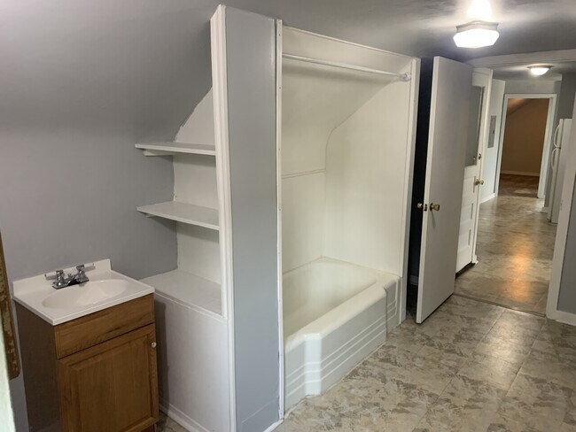 Foto del edificio - 529 E 33rd St