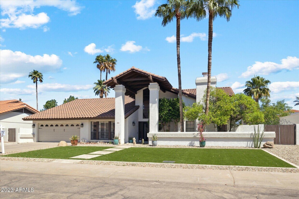 Foto principal - 8638 E Thoroughbred Trail