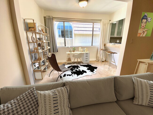 Foto del edificio - 5651 Sumner Way
