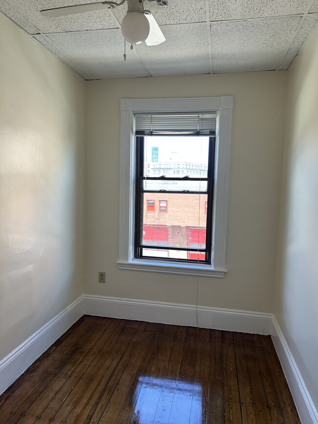 Building Photo - 171 Dudley St
