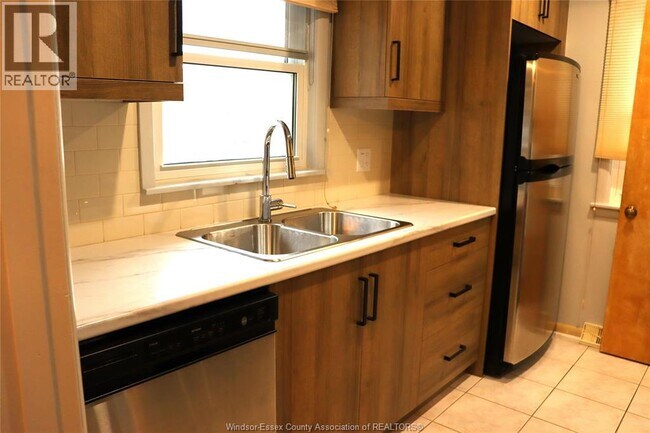 Building Photo - 3820 Karen St